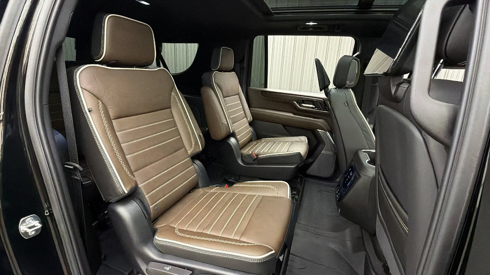 Used 2026 GMC Yukon XL Denali Ultimate w/ LPO, Floor Liner Package AWD/4WD image 38