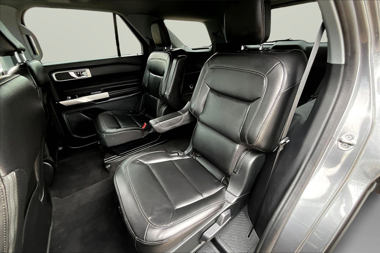 Used 2022 Ford Explorer XLT w/ Equipment Group 202A image 18