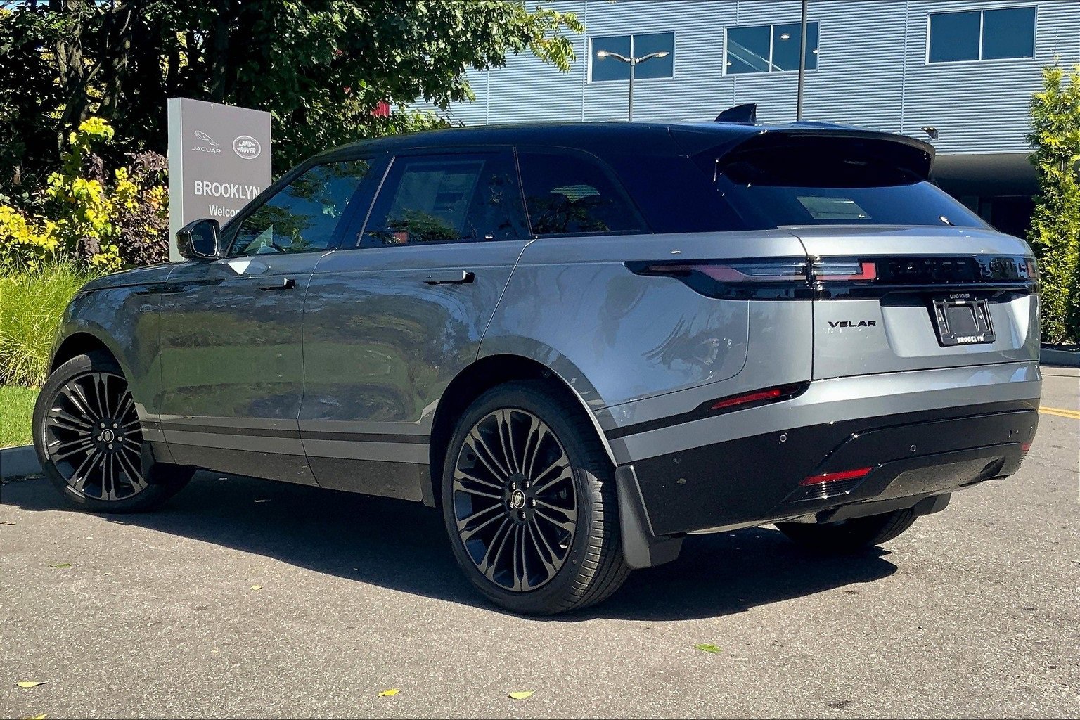 New 2026 Land Rover Range Rover Velar Dynamic SE image 12