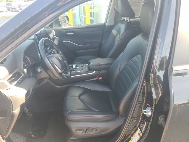 Used 2024 Toyota Highlander XLE image 17