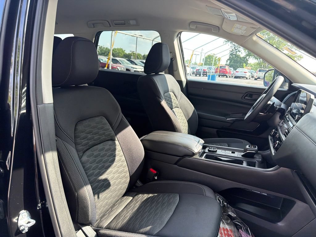 Used 2024 Nissan Pathfinder S AWD/4WD image 40