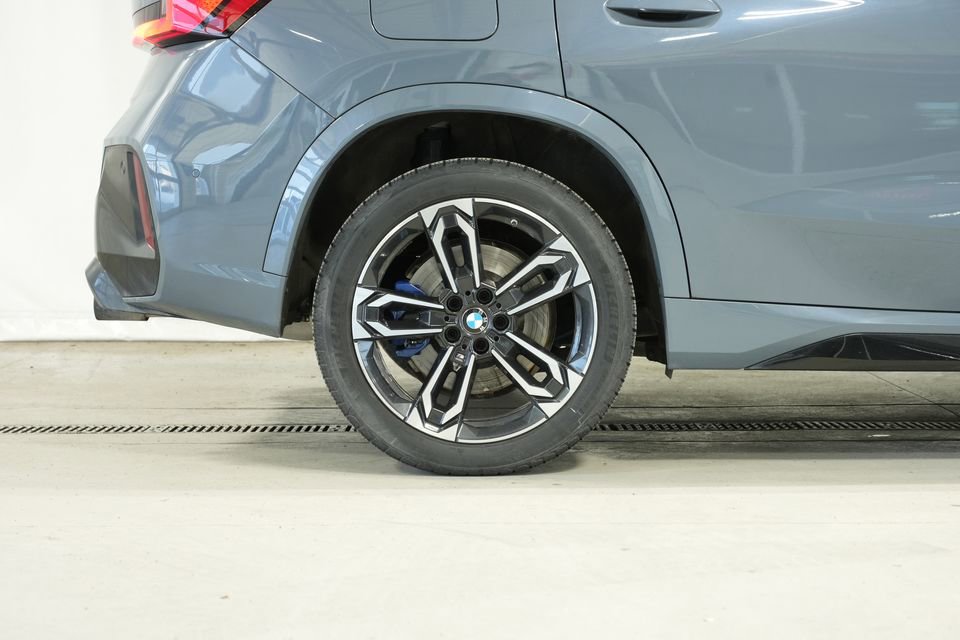 Used 2025 BMW X1 M35i w/ Premium Package image 37