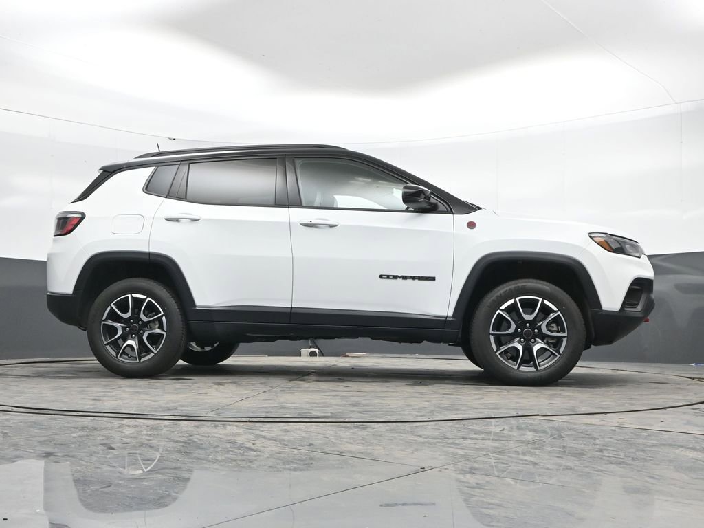 Used 2025 Jeep Compass Trailhawk image 46