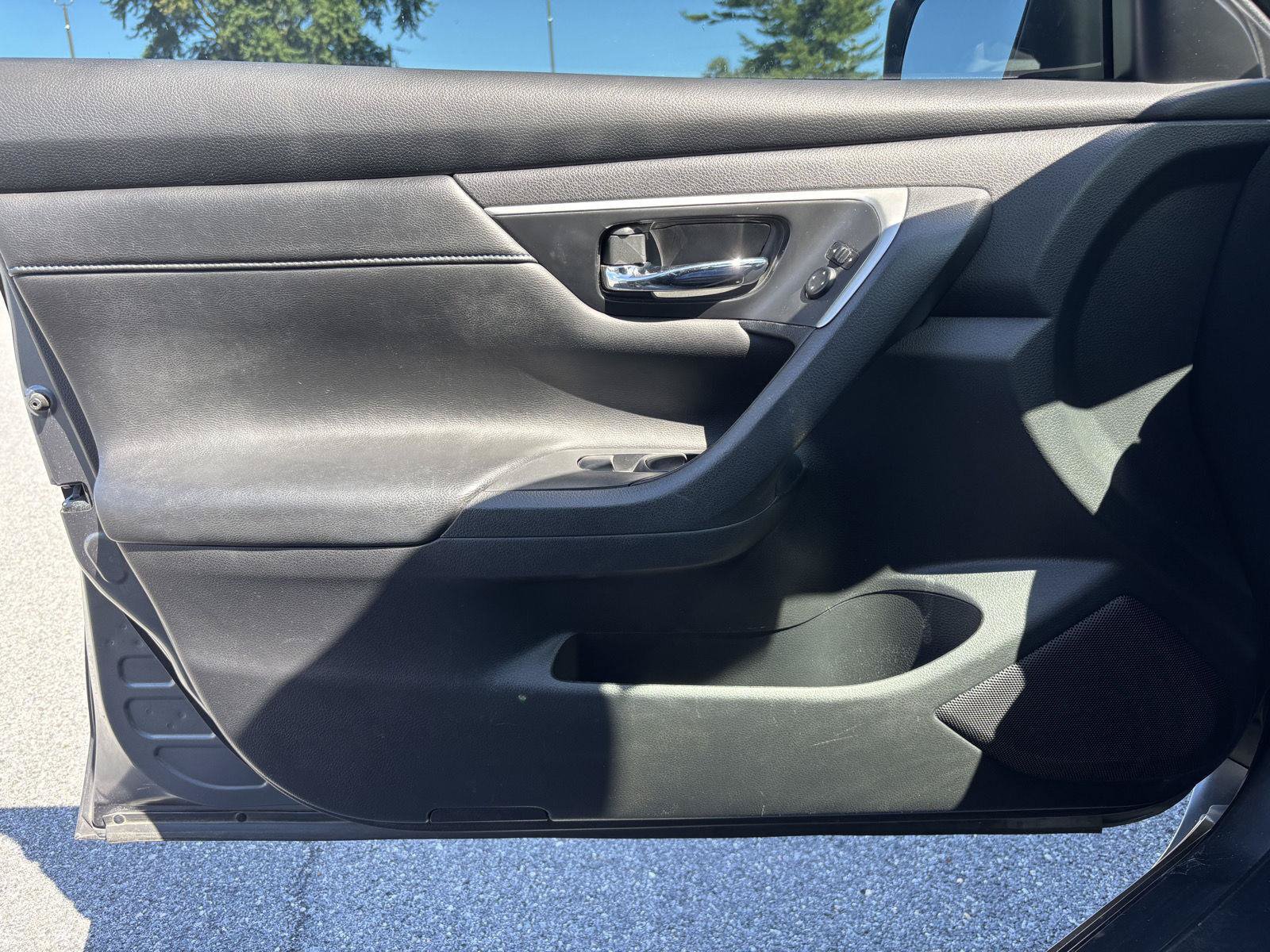 Used 2018 Nissan Altima 2.5 SR w/ SR Midnight Edition FWD image 25