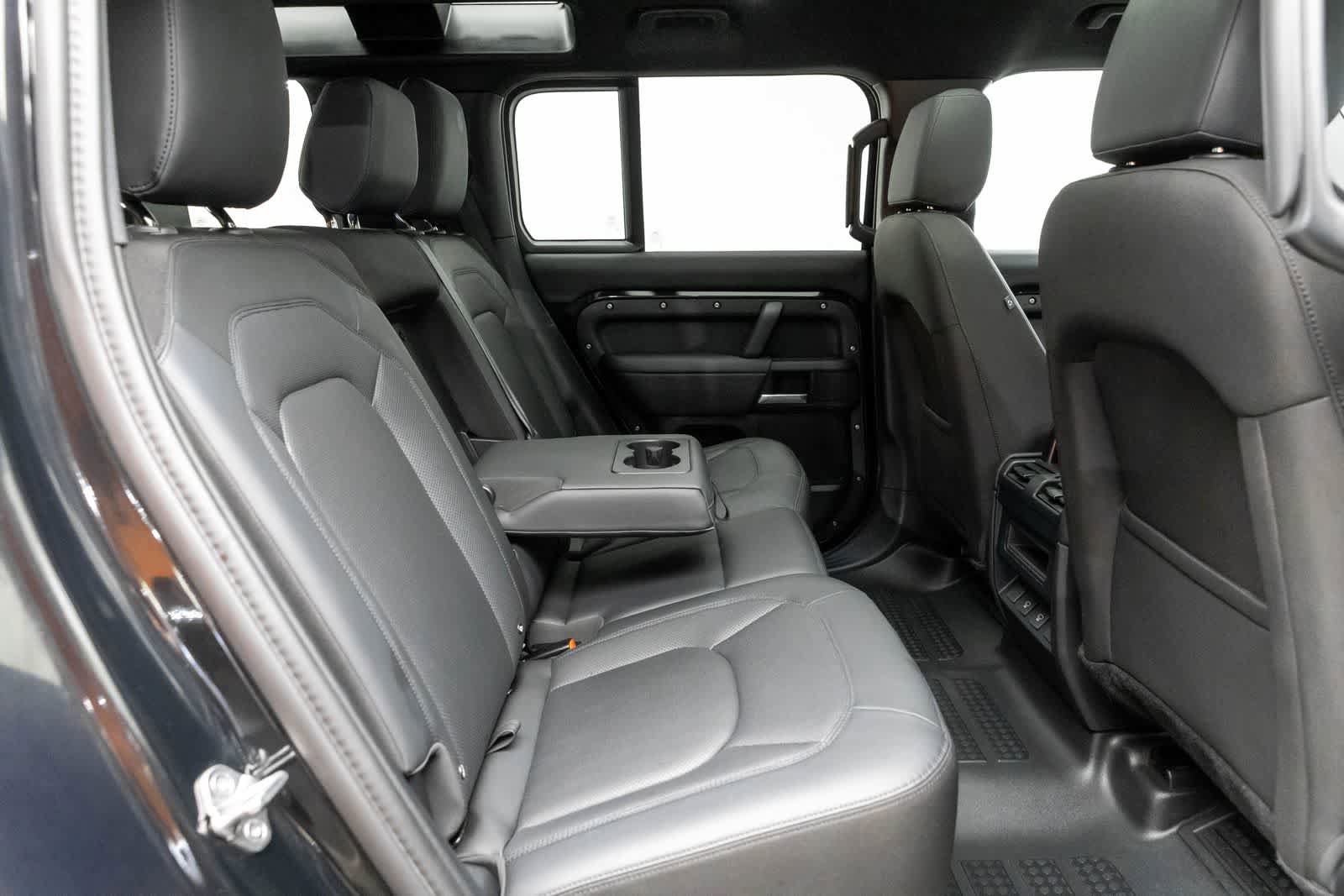 Used 2025 Land Rover Defender 110 S image 11