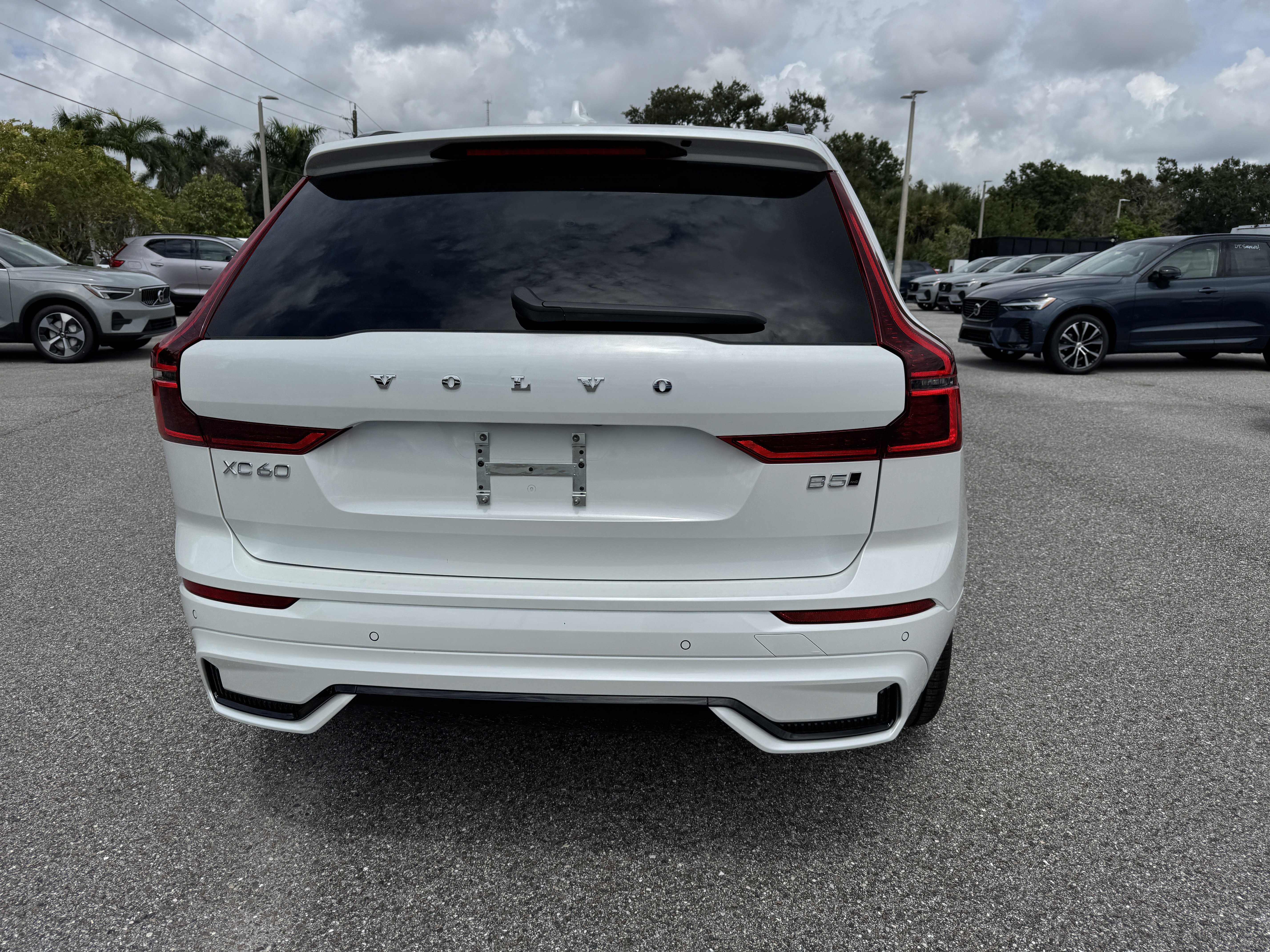 New 2026 Volvo XC60 B5 Ultra w/ Climate Package image 4