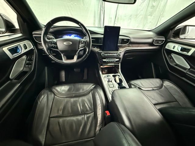 Certified 2020 Ford Explorer Platinum w/ Premium Technology Package AWD/4WD image 11