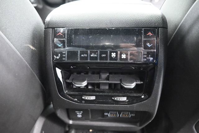 Used 2023 Jeep Grand Cherokee Overland w/ Luxury Tech Group IV AWD/4WD image 9