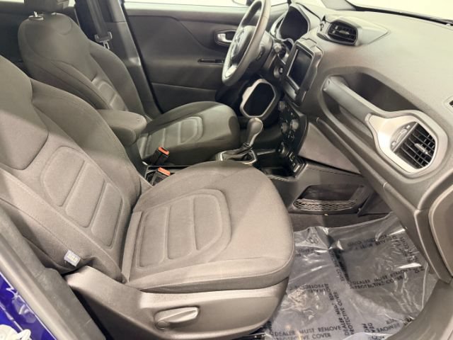 Used 2018 Jeep Renegade Latitude AWD/4WD image 27