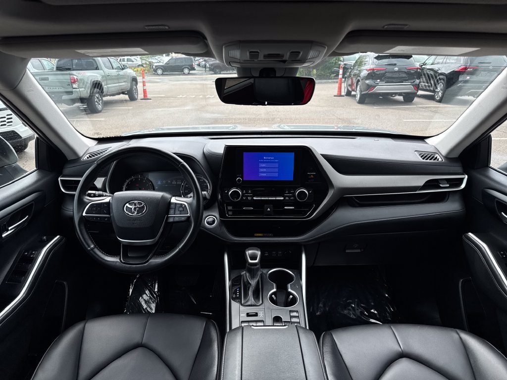 Used 2025 Toyota Highlander XLE AWD/4WD image 13