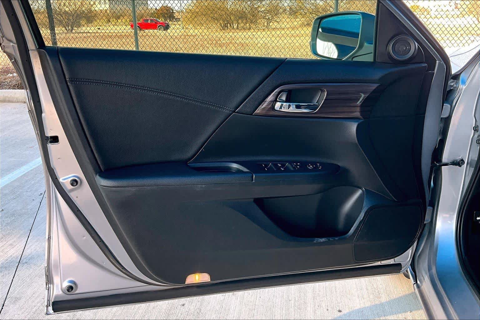 Used 2017 Honda Accord Hybrid Sedan image 22