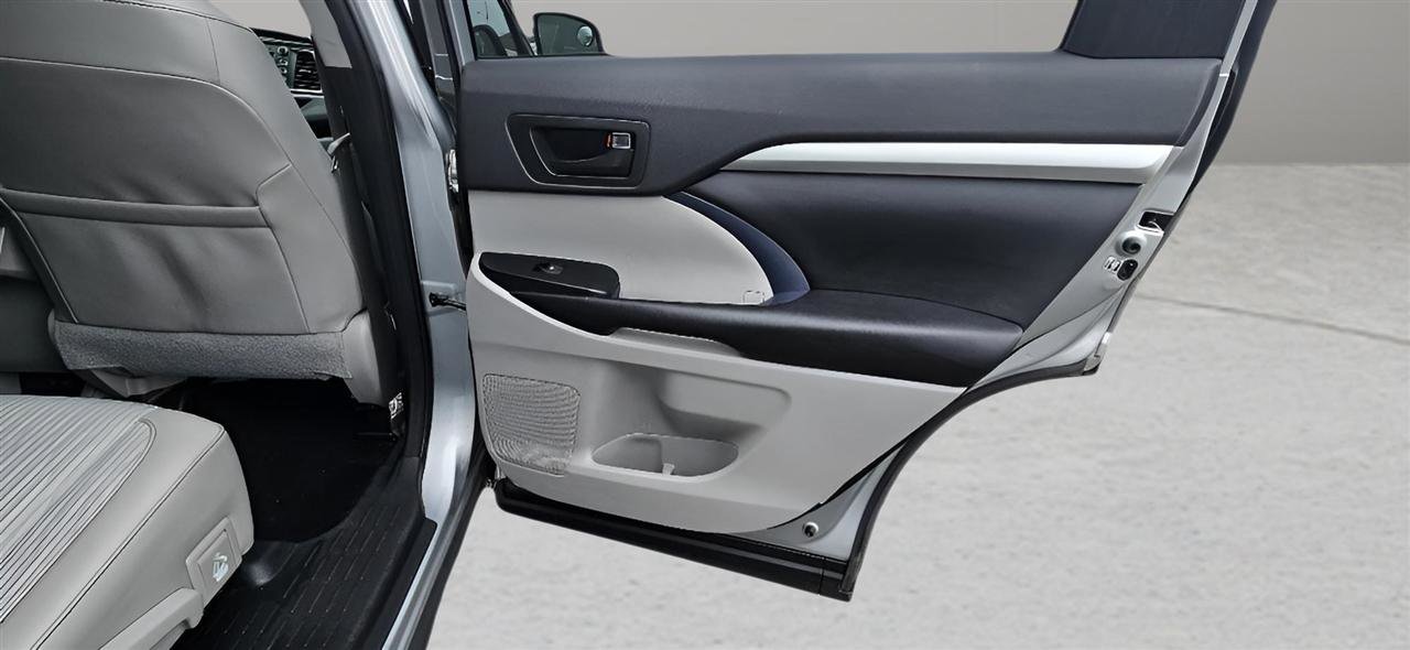 Used 2018 Toyota Highlander Plus image 18