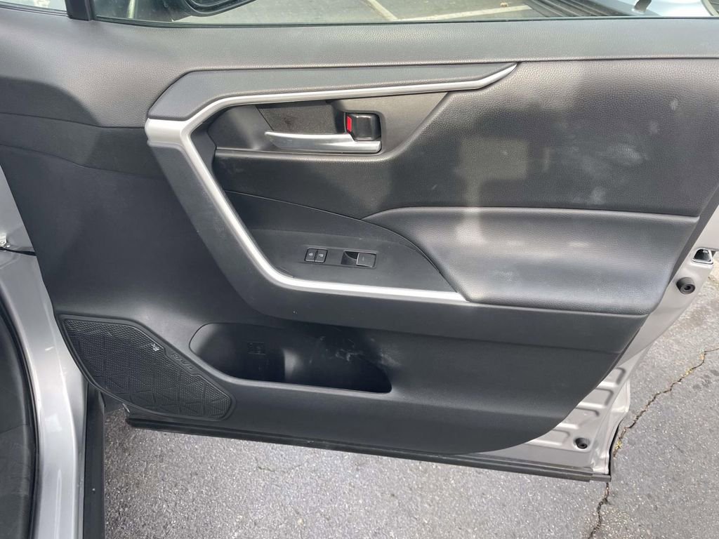 Used 2025 Toyota RAV4 XLE image 45