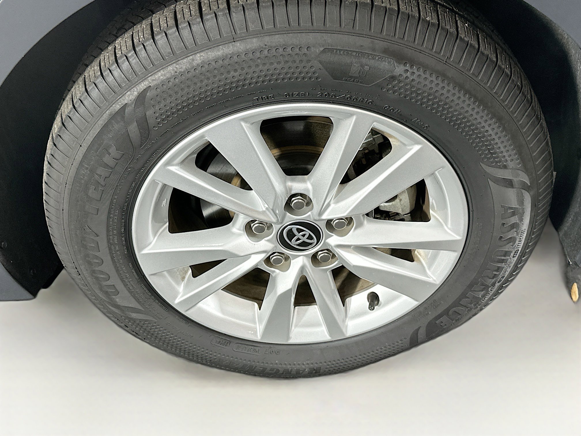 Used 2025 Toyota Camry LE image 11