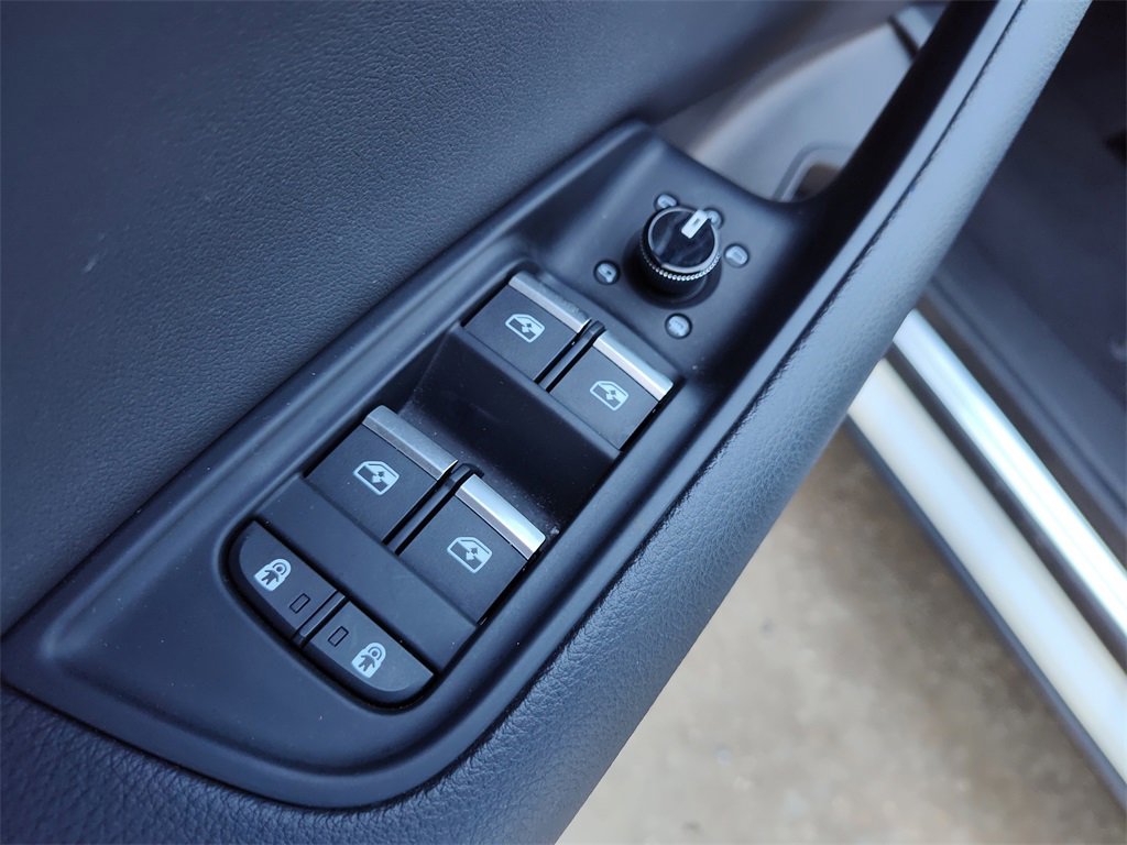 Used 2023 Audi Q8 Premium image 22