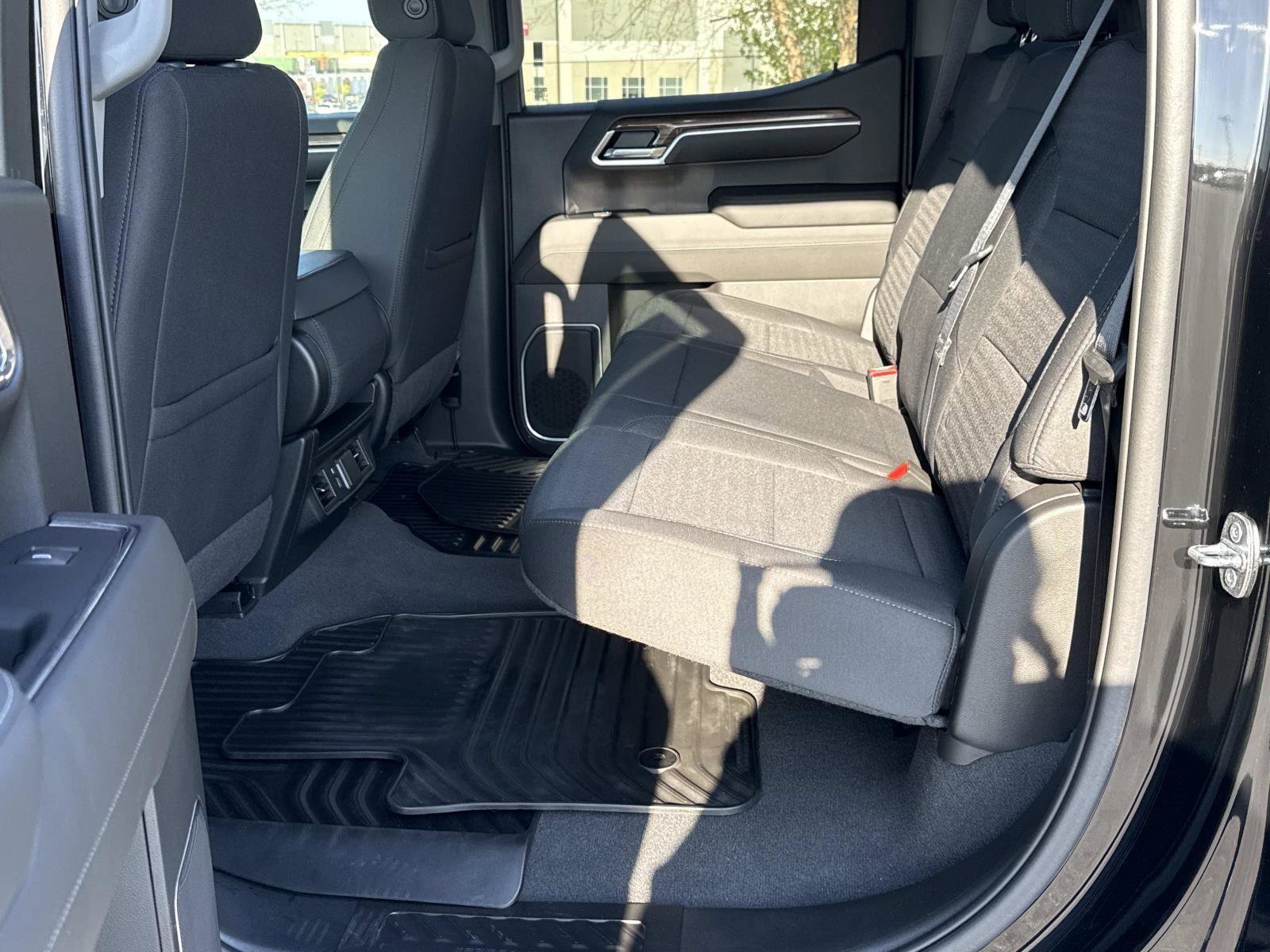 Used 2022 Chevrolet Silverado 1500 LT AWD/4WD image 22