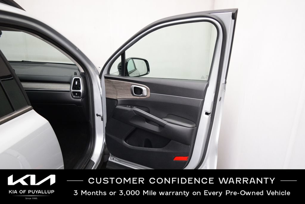 Certified 2022 Kia Sorento S w/ Panoramic Sunroof Package AWD/4WD image 16