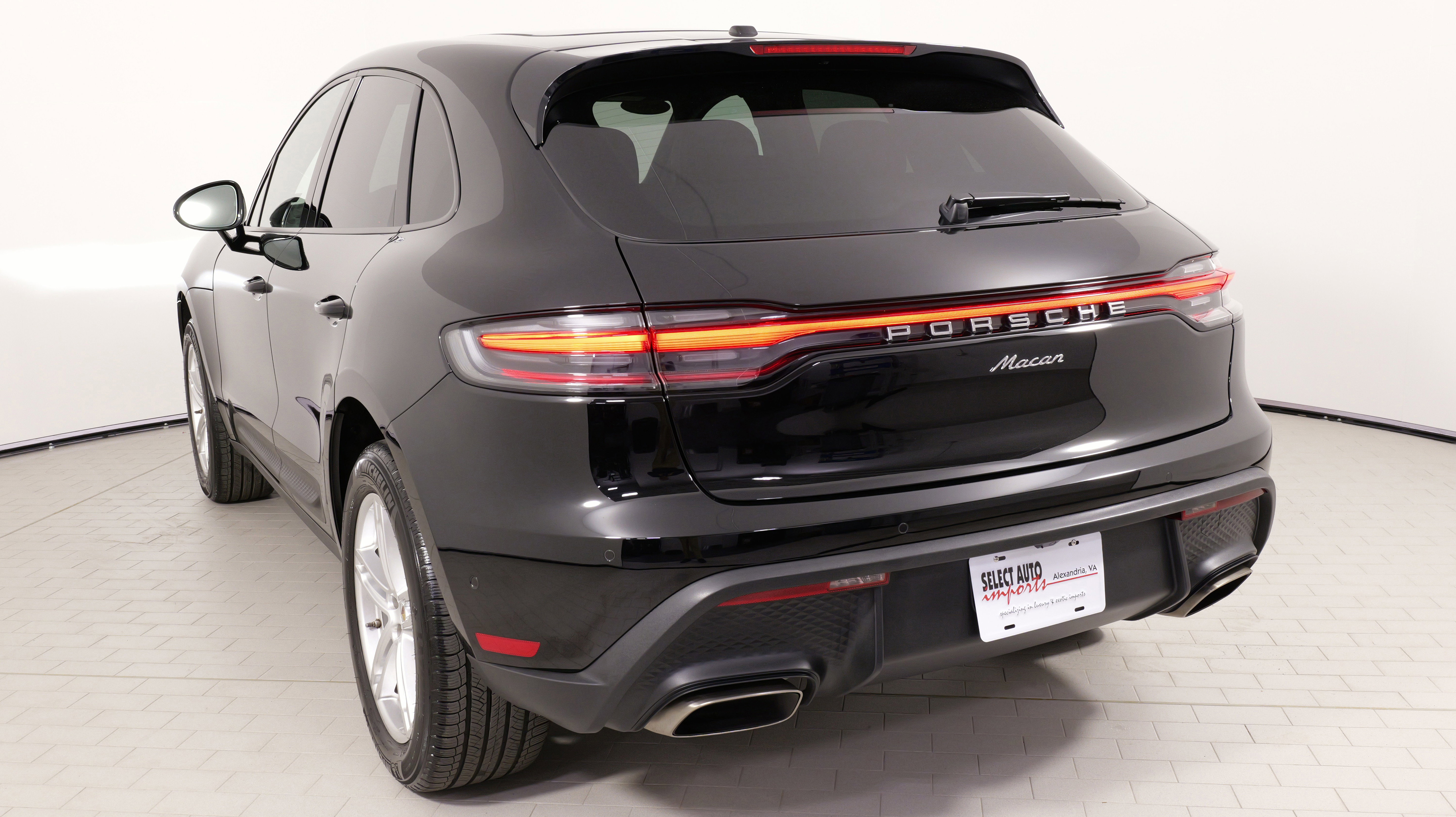 Used 2025 Porsche Macan image 14