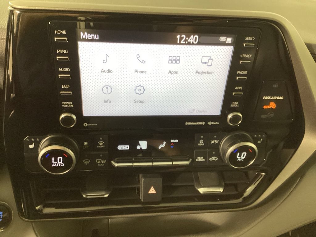 Used 2022 Toyota Highlander XLE AWD/4WD image 23