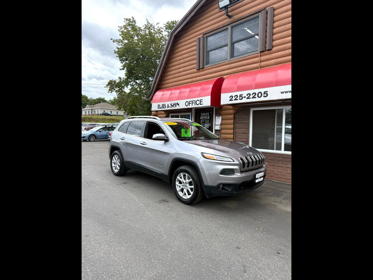Used 2017 Jeep Cherokee Latitude w/ Comfort/Convenience Group image 1