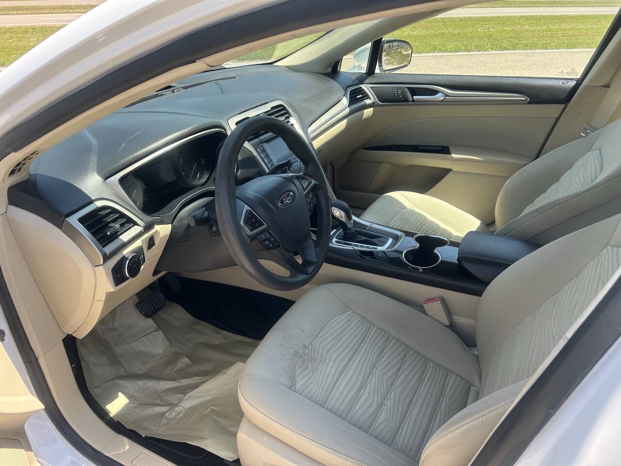 Used 2016 Ford Fusion SE FWD image 1
