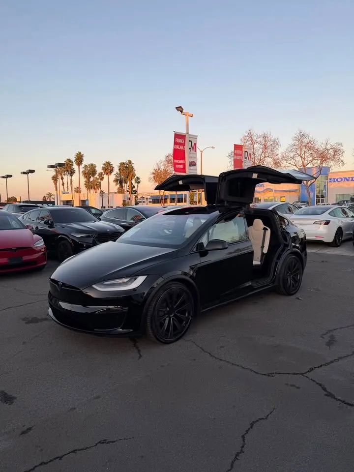 Used 2023 Tesla Model X image 3