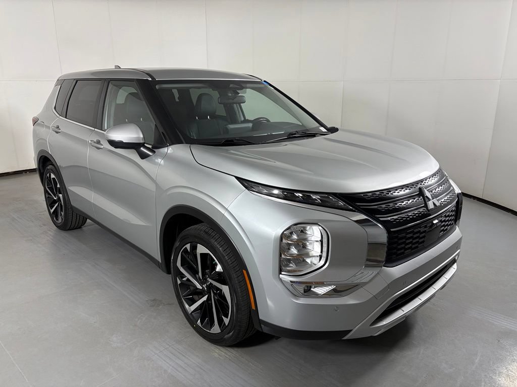 Used 2024 Mitsubishi Outlander SE FWD image 2