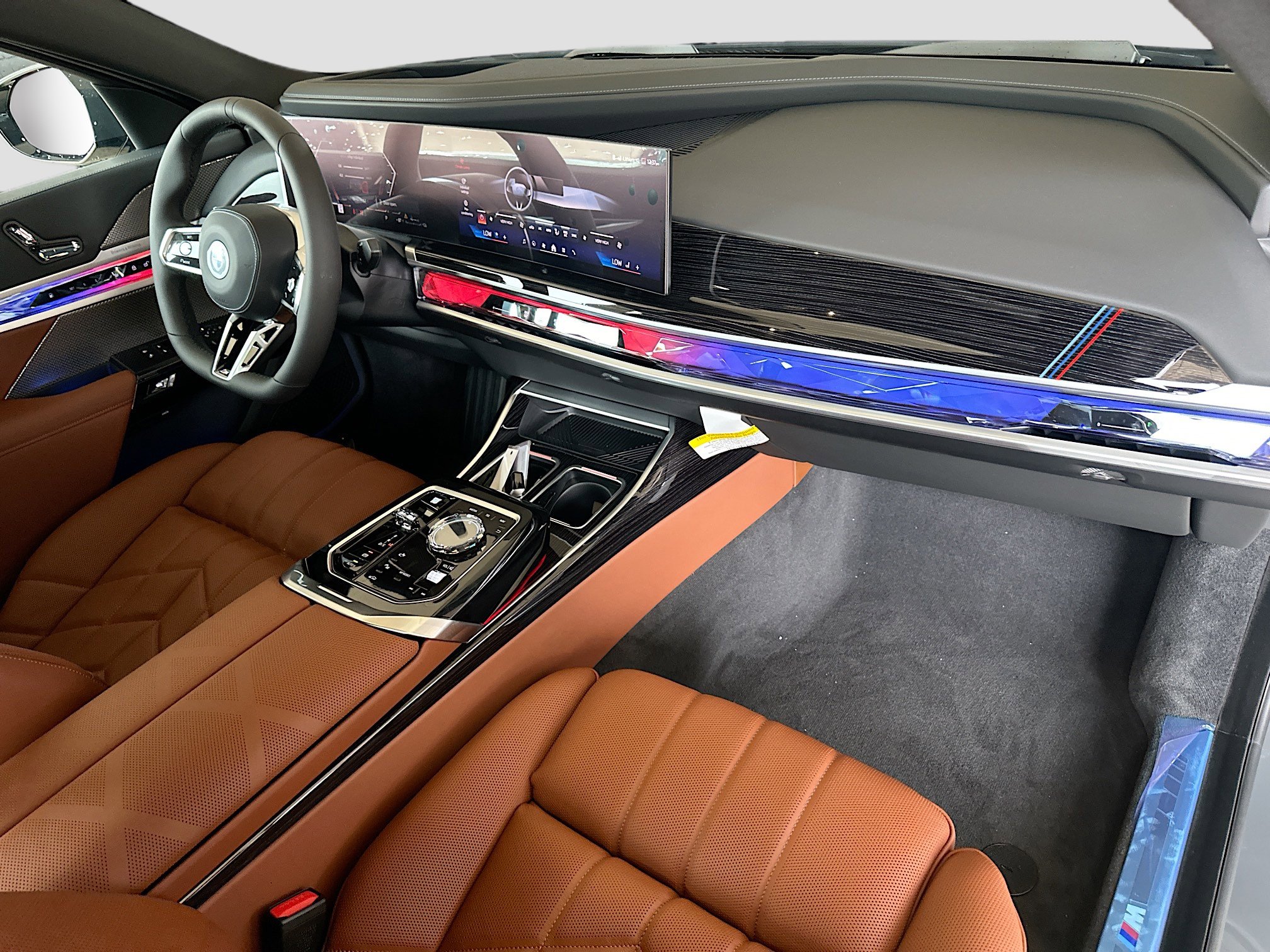 New 2026 BMW 750e xDrive w/ Premium Package image 25