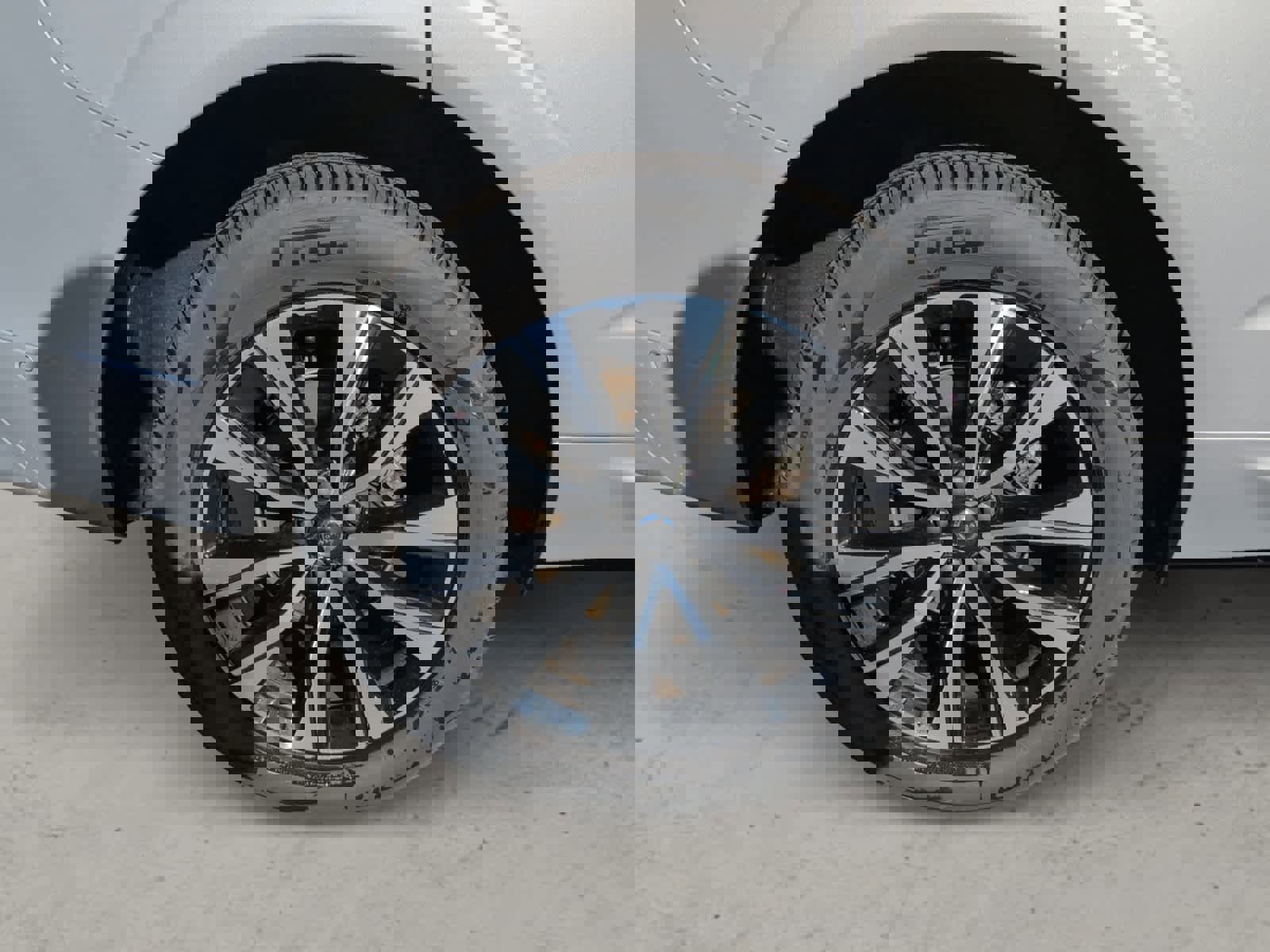 Used 2025 Volvo XC60 B5 Plus image 9