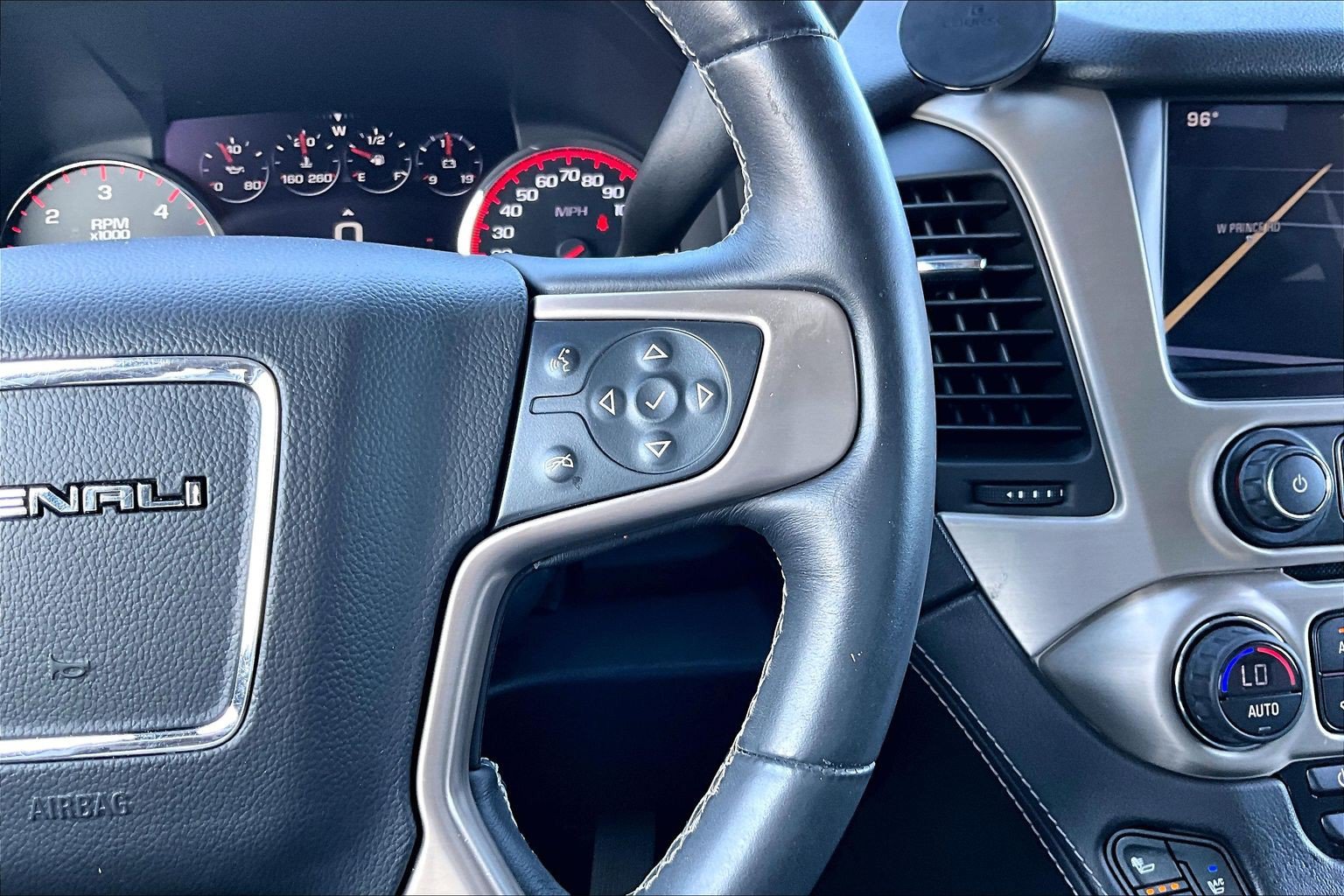 Used 2015 GMC Yukon Denali w/ Premium Package AWD/4WD image 20