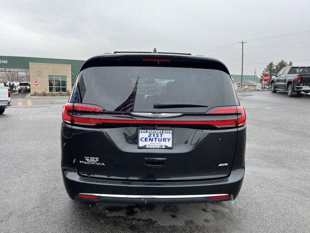 Used 2022 Chrysler Pacifica Touring image 10