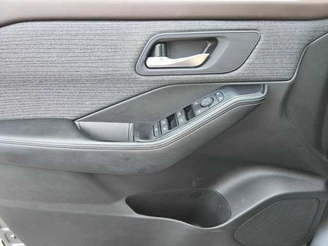 Used 2023 Nissan Rogue SV FWD image 39