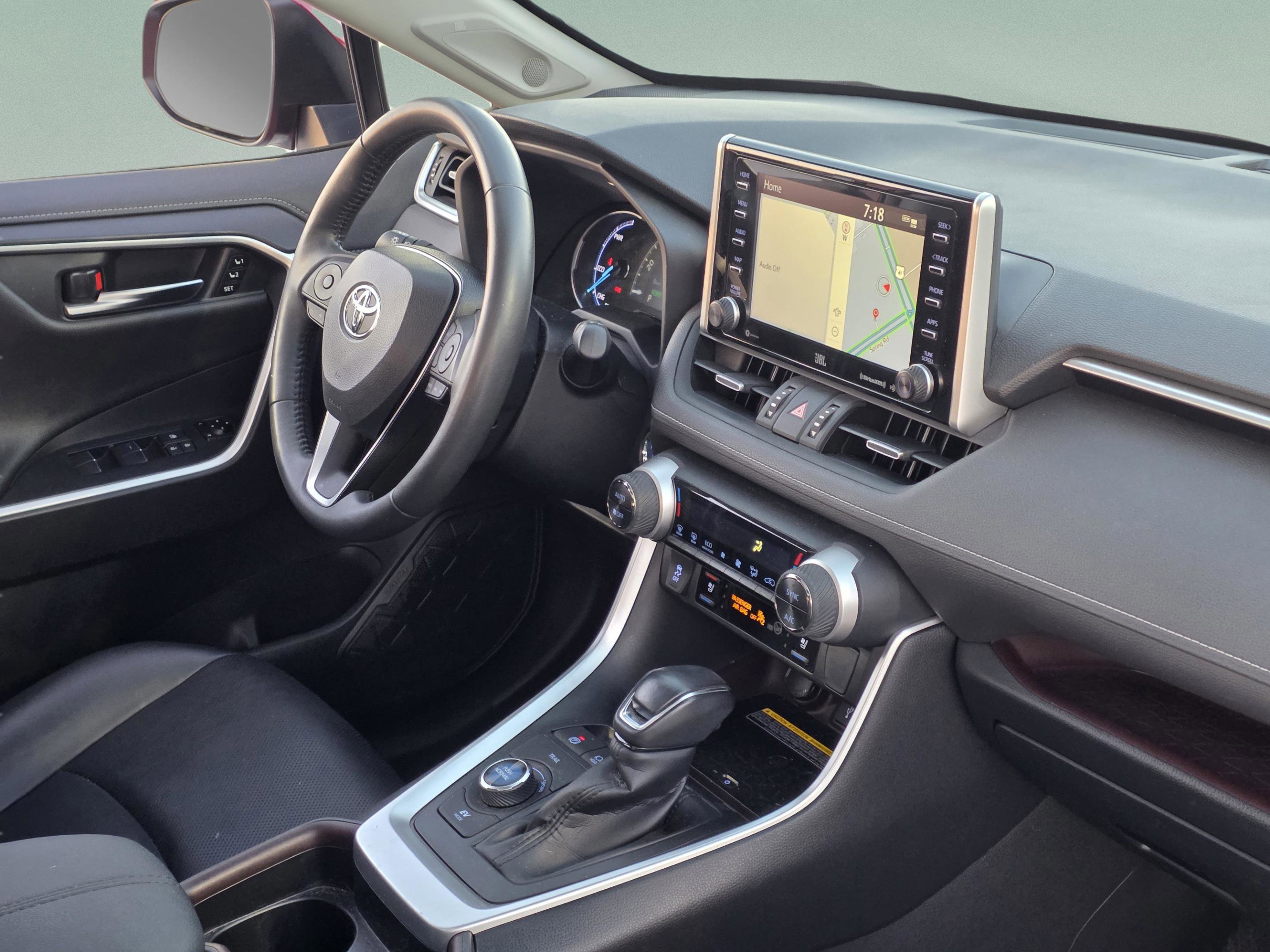Used 2020 Toyota RAV4 Limited AWD/4WD image 10