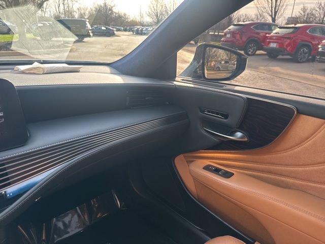Used 2021 Lexus LS 500 w/ Interior Upgrade Package image 29