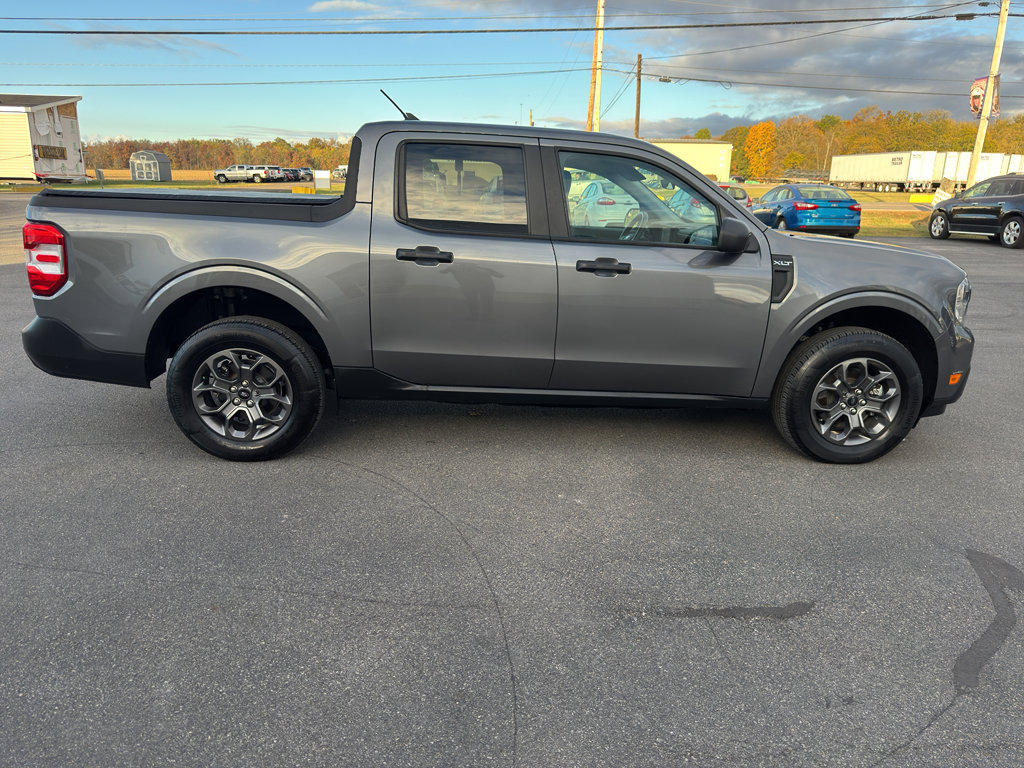 Used 2023 Ford Maverick XLT image 2