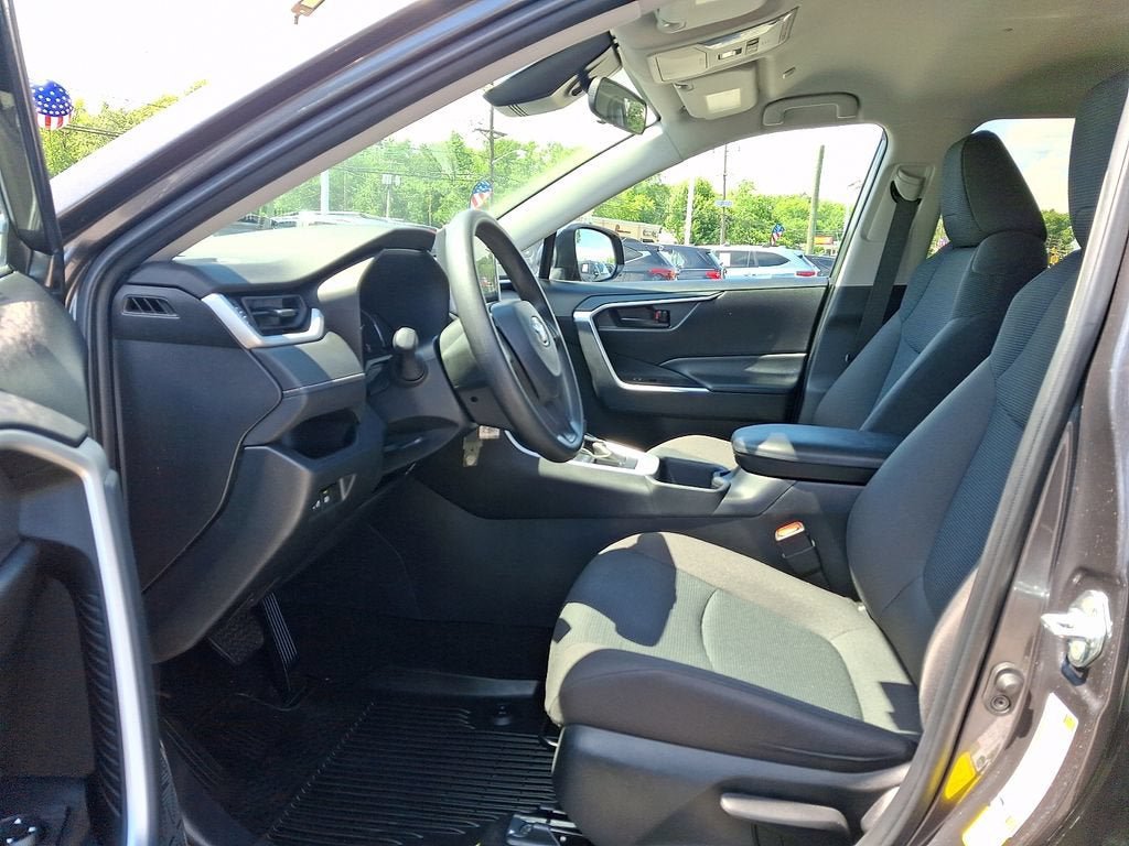 Used 2024 Toyota RAV4 LE AWD/4WD image 15