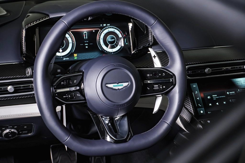 Used 2025 Aston Martin Vanquish image 25