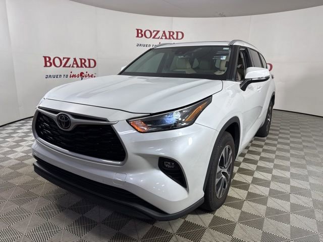 Used 2022 Toyota Highlander XLE image 4