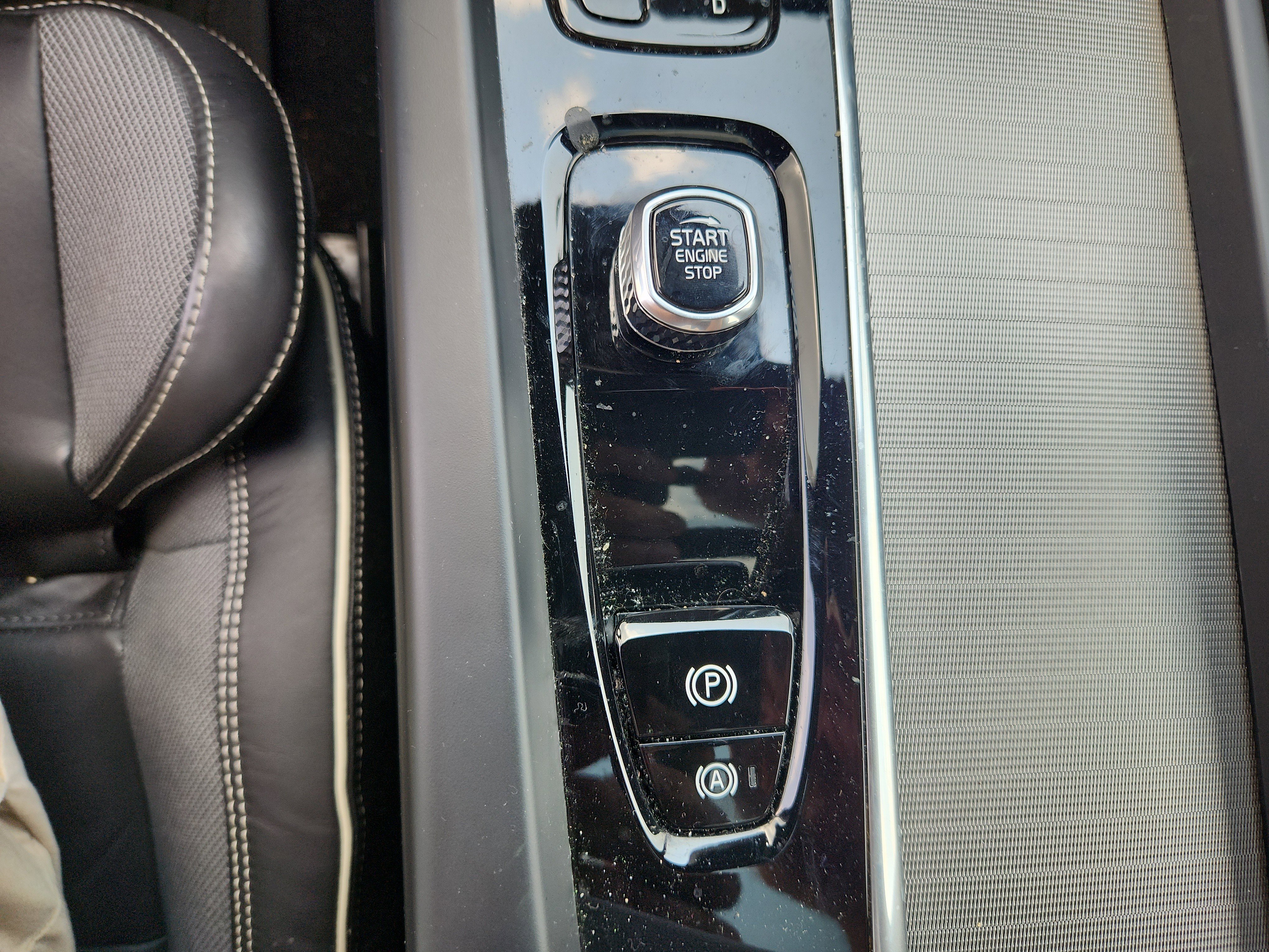 Used 2022 Volvo S60 B5 R-Design w/ Advanced Package image 27