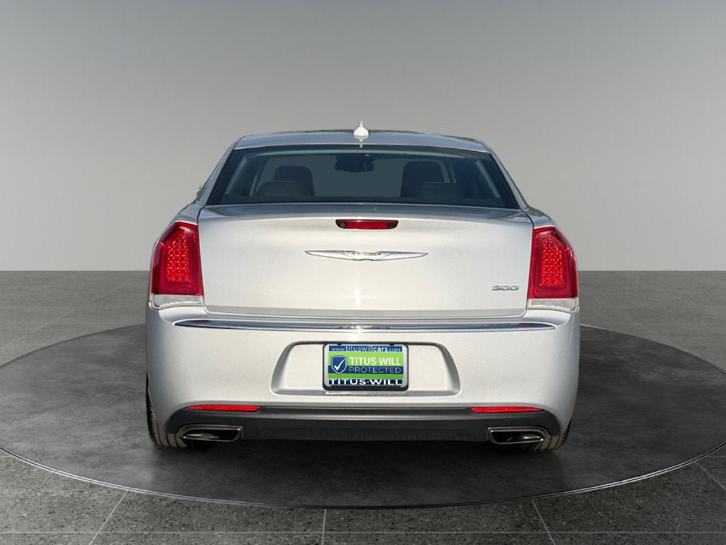 Used 2020 Chrysler 300 Limited RWD image 9