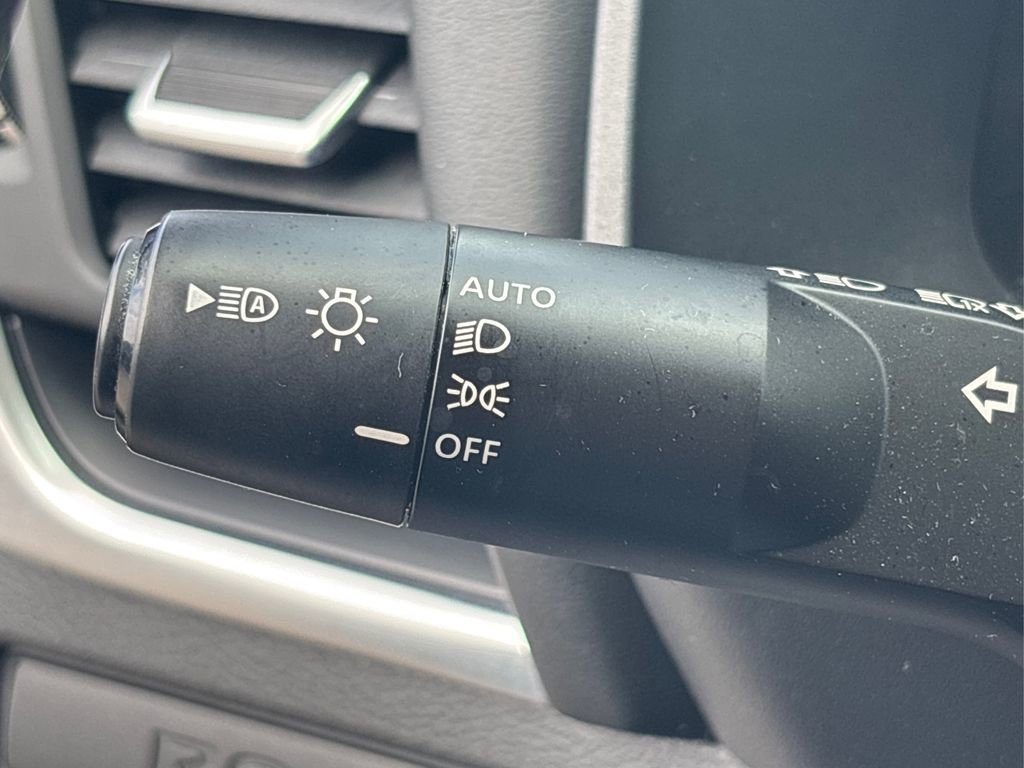 Used 2023 Nissan Rogue S image 24