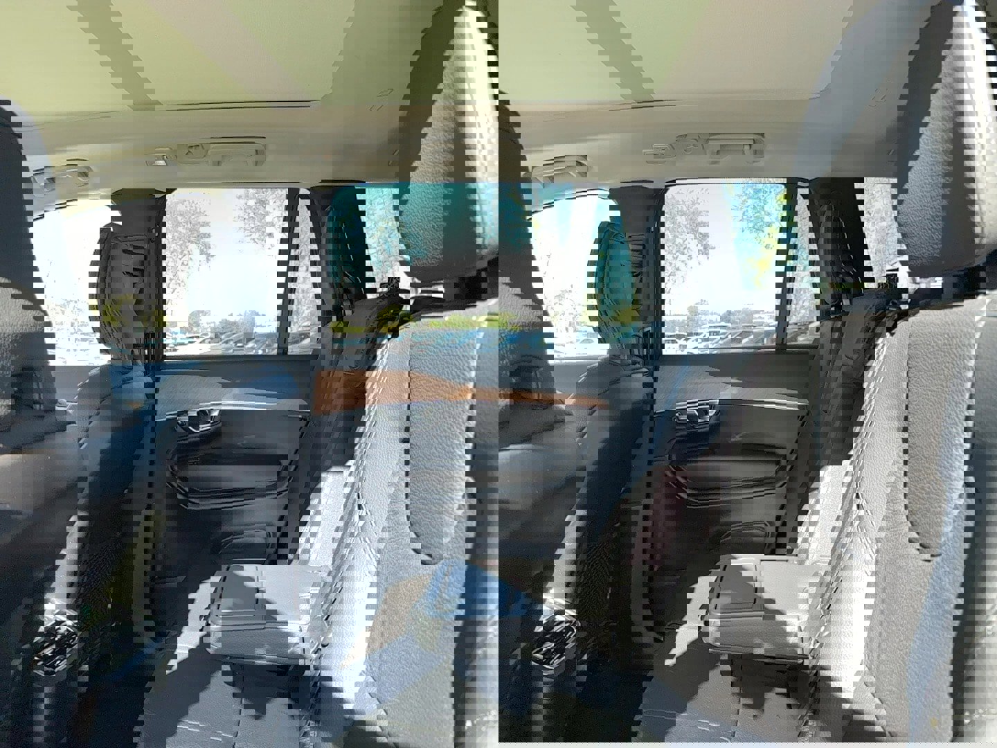 Certified 2025 Volvo XC90 B6 Plus image 14