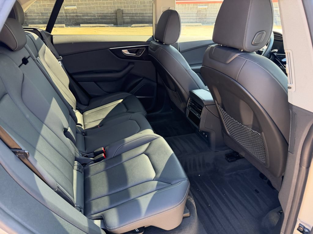 Used 2019 Audi Q8 Premium Plus AWD/4WD image 25