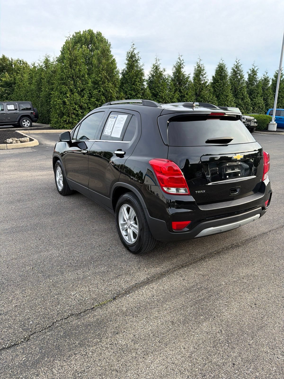 Used 2019 Chevrolet Trax LT w/ LT Convenience Package FWD image 3