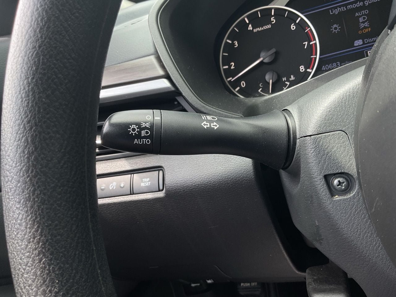 Used 2025 Nissan Altima 2.5 SV FWD image 30