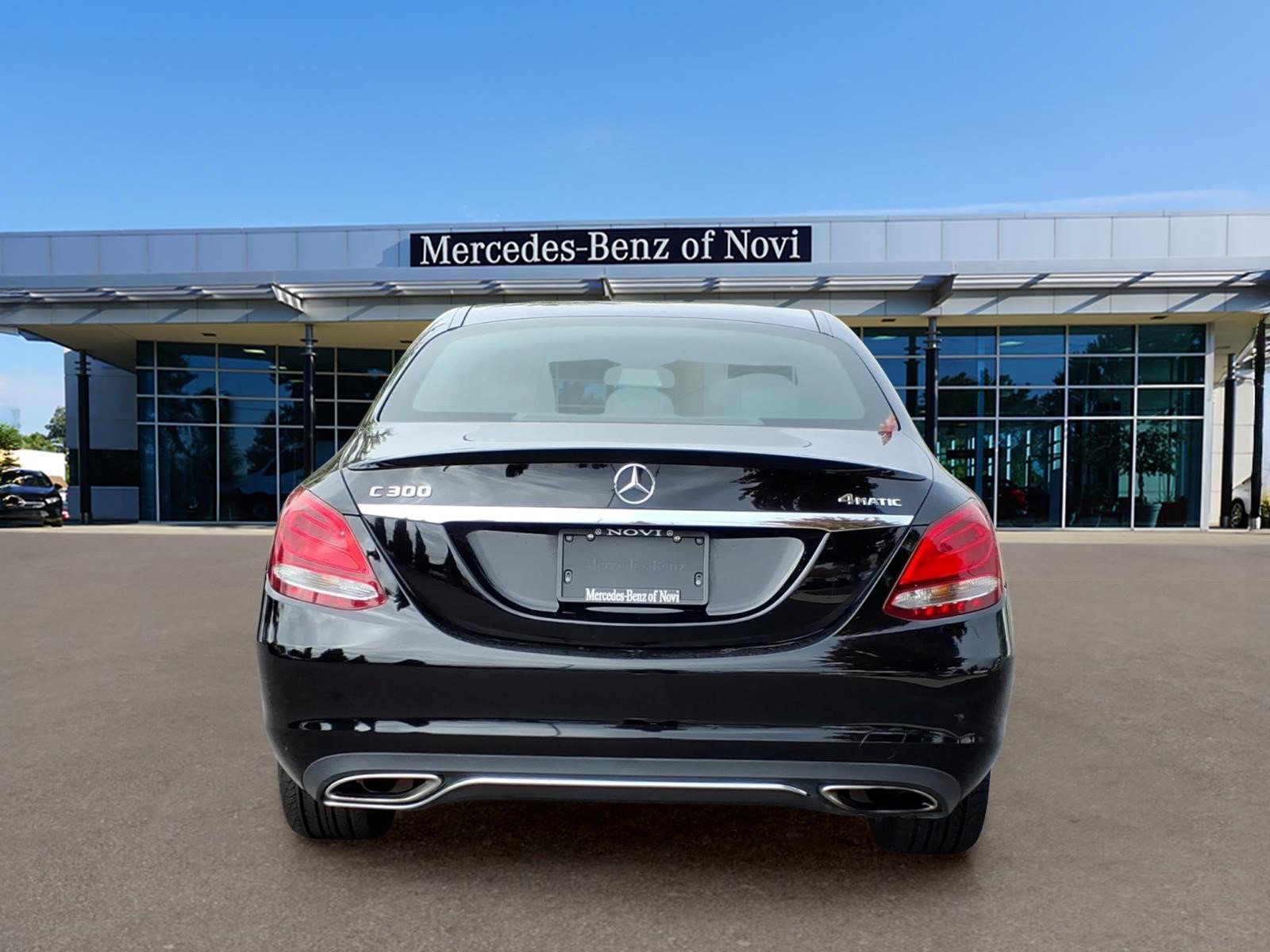 Used 2018 Mercedes-Benz C 300 4MATIC Sedan image 4