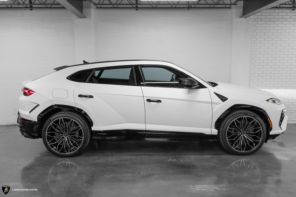 Used 2025 Lamborghini Urus SE image 18