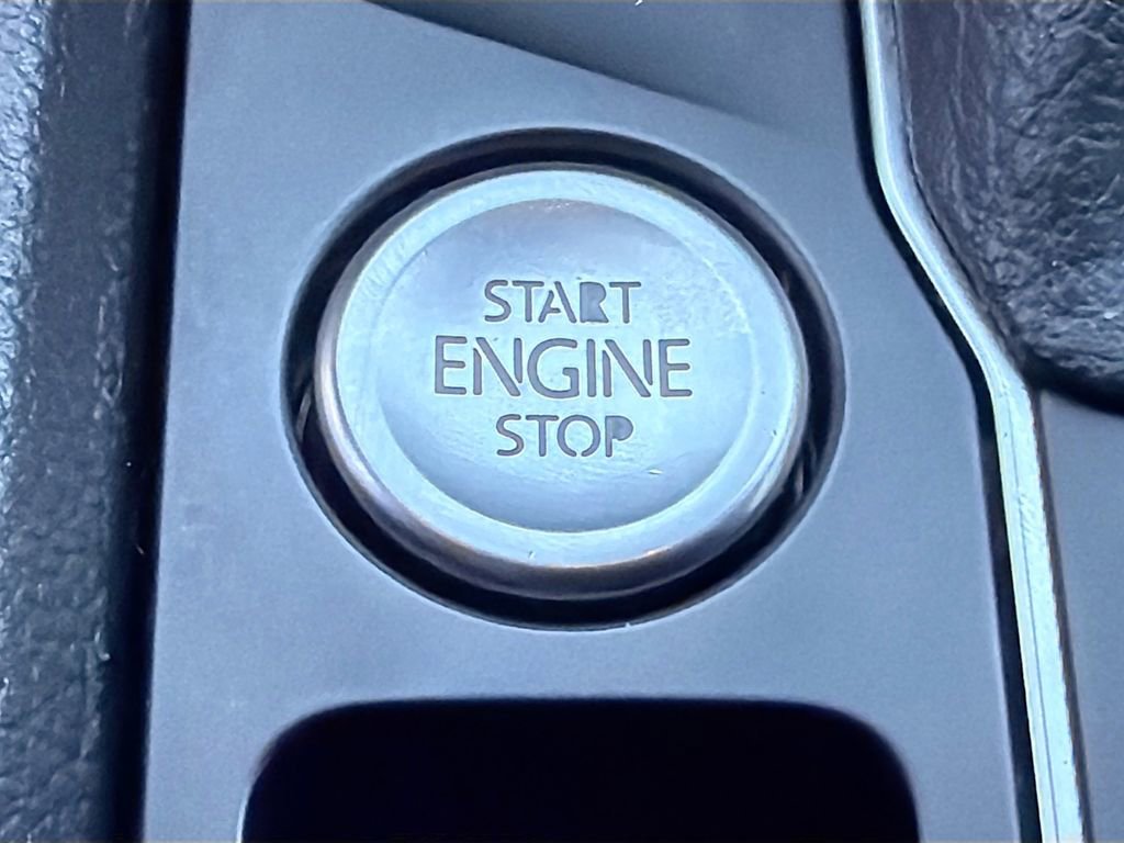 Used 2020 Volkswagen Atlas Cross Sport SEL R-Line AWD/4WD image 36