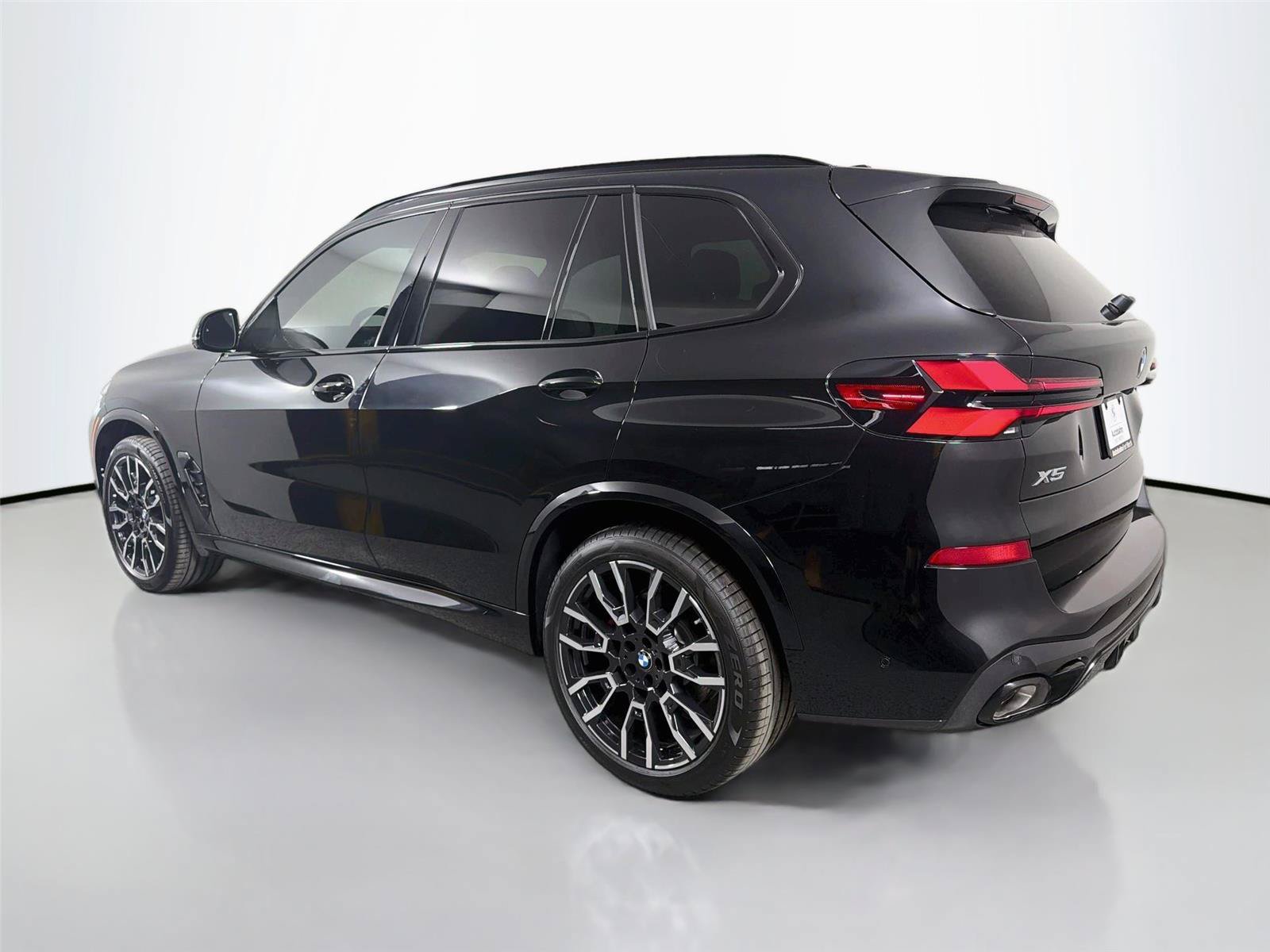 New 2026 BMW X5 xDrive40i w/ M Sport Package AWD/4WD image 7