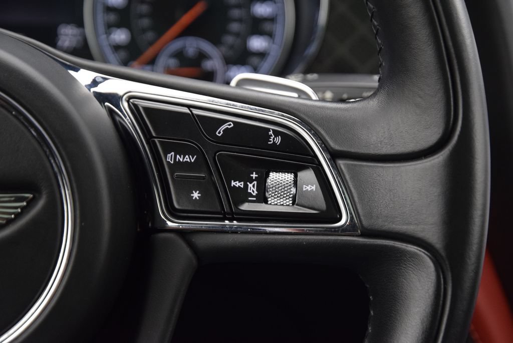 Used 2020 Bentley Bentayga Design Series AWD/4WD image 25